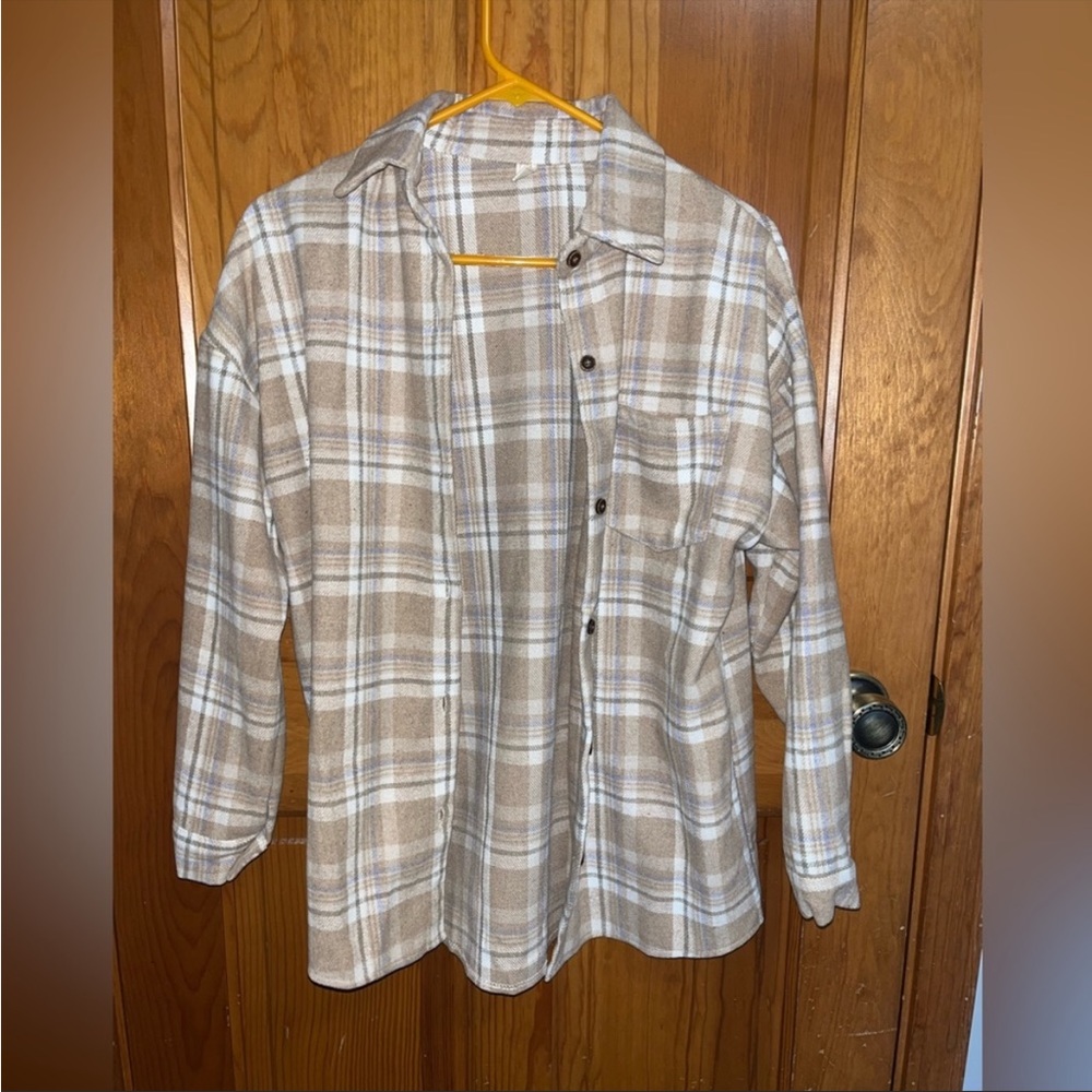 Fall plaid shacket in Beige from Liam & Company size small